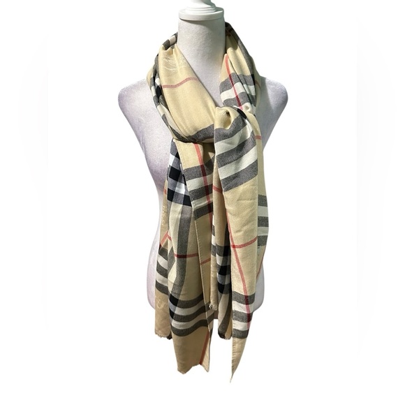 Burberry London wide scarf - Picture 3 of 5